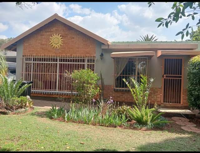 5 BEDROOM FREESTANDING FOR SALE IN BIRCHLEIGH